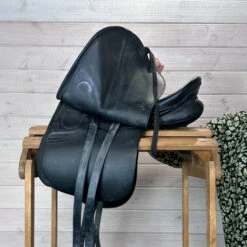 Used Stubben Genesis CL Dressage Saddle 17/N -Horse Trail Haven Sales Store 332 L Flap 79780.1687460904