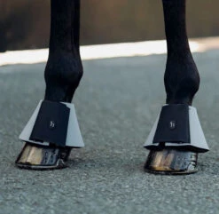 Horze Munich Neoprene Bell Boots 6 Horze Munich Neoprene Bell Boots -Horse Trail Haven Sales Store munich bell boots alloy grey horse 19782 ALG horze 59311.1654288433